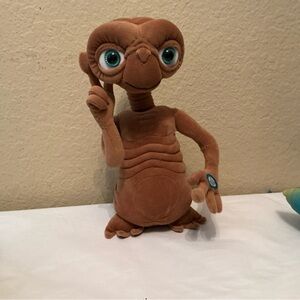 E.T. Plush Toys R us Toy - alien ufo
